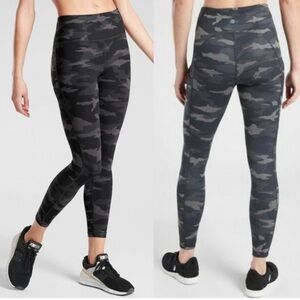 Athleta Ultimate Stash Pocket Printed 7/8 legging